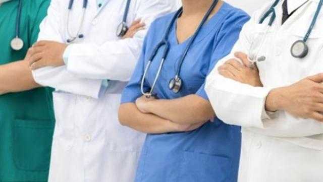 طبيب بجامعة هارفارد: 50% من أطباء مصر في الخارج والمعاناة المادية سبب الهجرة