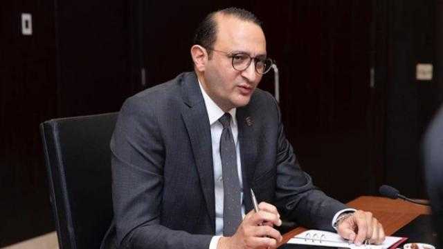 تقليد بدأته الراحلة مرفت سلطان.. أحمد جلال يلتقي شباب EBank لبث روح التفاؤل