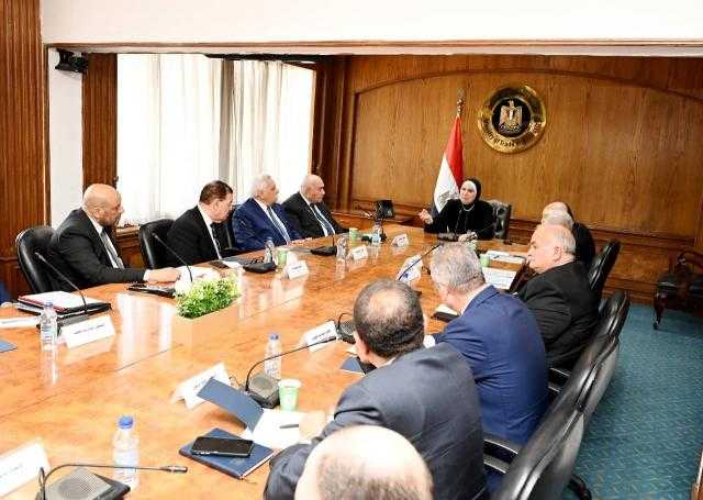 وزيرة التجارة تترأس الاجتماع الأول لمجلس الصناعات النسيجية بعد إعادة تشكيله