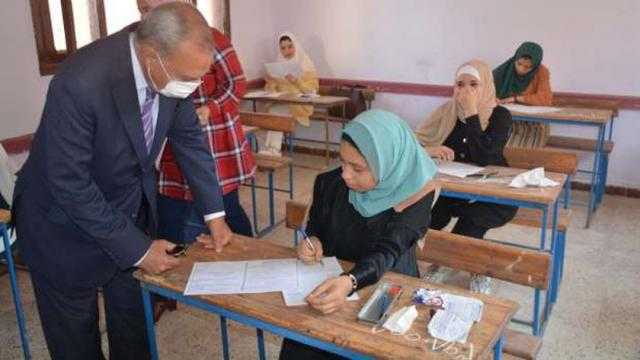 محافظ القليوبية يتفقد لجان امتحانات اليوم الأول للدبلومات الفنية