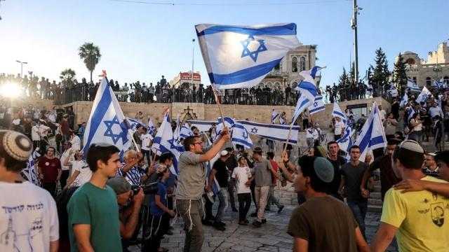 وسط استفزازات للفلسطينيين.. بدء مسيرة الأعلام من منطقة باب العامود بالقدس