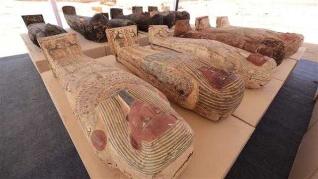 150 تمثالًا برونزيًا و250 تابوتًا خشبيًا.. تفاصيل الكشف الأثري الجديد في سقارة