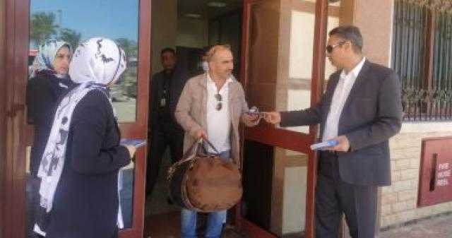 مطار مطروح يستقبل 186 سائحا إيطاليا على متن أولى الرحلات الشارتر هذا العام