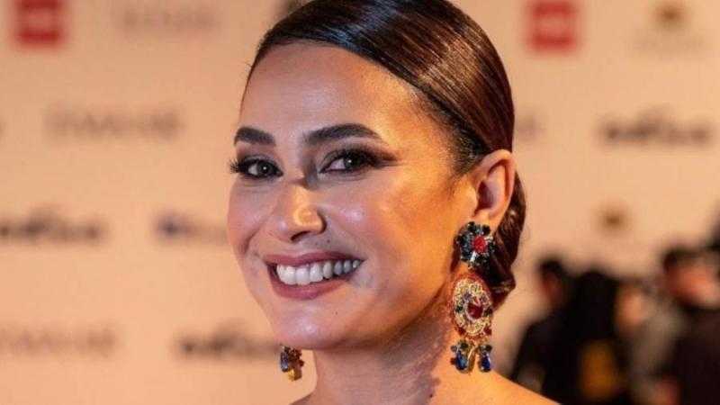 بالأبيض.. هند صبري تخطف الأنظار في أحدث ظهور