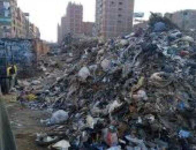 تلال القمامة تحاصر منازل قرية دميرة.. والأهالي يستغيثون بمحافظ الدقهلية