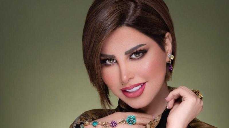 شمس الكويتية تروج لسره الباتع بالحجاب والجوانتي الأسود