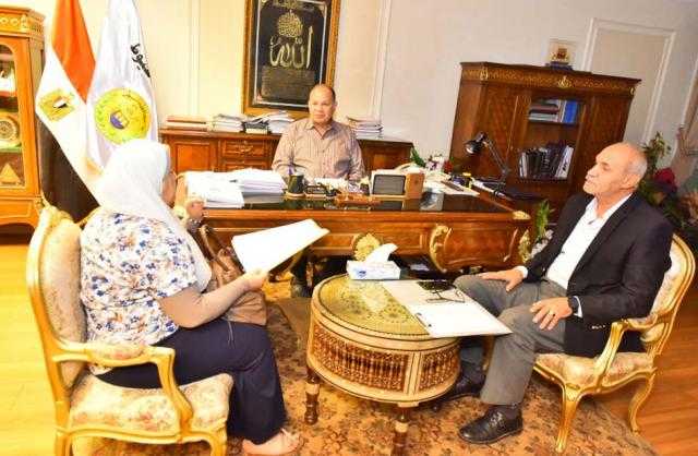 محافظ أسيوط يناقش آخر مستجدات ملف التصالح بمخالفات البناء | صور