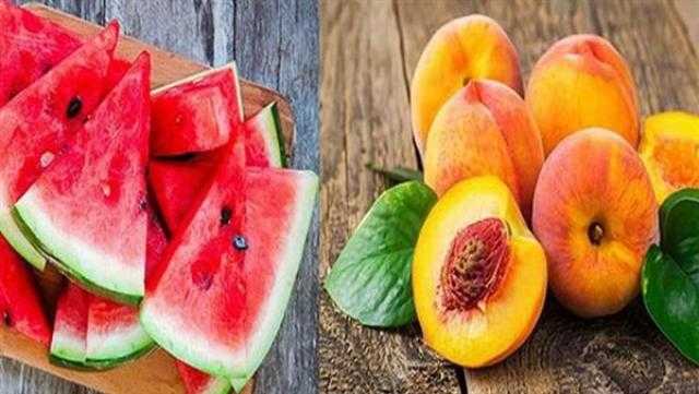 هل يسبب البطيخ والخوخ نزلات معوية؟.. الزراعة تُجيب