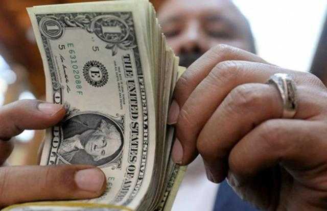 الدولار ينخفض مقابل اليورو قبل بيانات تضخم أمريكية