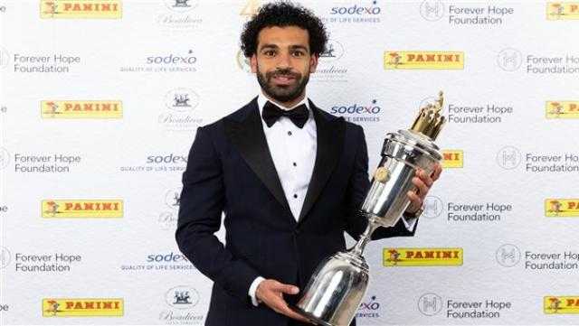 محمد صلاح يواصل الاحتفال بجائزة لاعب العام