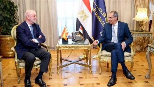 وزير الاتصالات يبحث مع سفير إسبانيا سبل جذب الاستثمارات