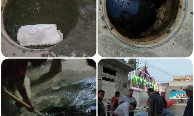 بالصور.. أهالى إدكو بالبحيرة يستخدمون مياه صرف صحى للتبرك