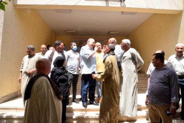 محافظ أسيوط يترأس اجتماع رؤساء مجالس إدارات الجمعيات الزراعية | صور