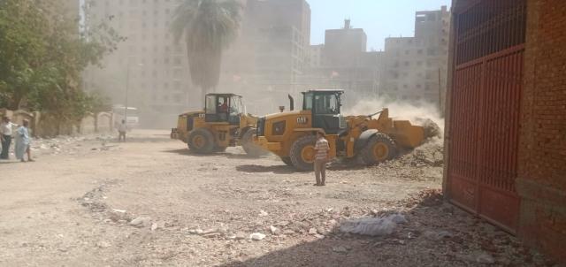 محافظ أسيوط يُكلف السكرتير المساعد بمتابعة حملات النظافة والتطوير بالمراكز والأحياء | صور
