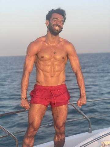 محمد صلاح يستعرض فورمته في أحدث ظهور أثناء إجازته في مصر
