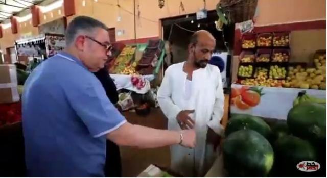 محافظ البحر الأحمر يتفقد سوق الخضار وشادر اللحوم والمخبز الآلي بسفاجا