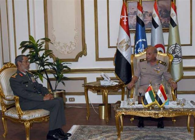 وزير الدفاع يلتقى رئيس أركان القوات المسلحة الإماراتية