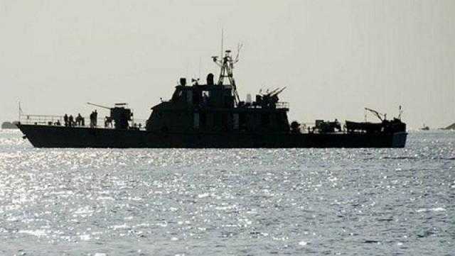 إيران تضبط سفينة تحمل 90 ألف لتر من الوقود المهرب في مياهها الإقليمية