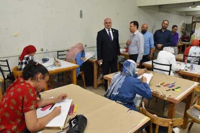 رئيس جامعة الأقصر يتفقد سير أعمال امتحانات نهاية العام الدراسي.. صور