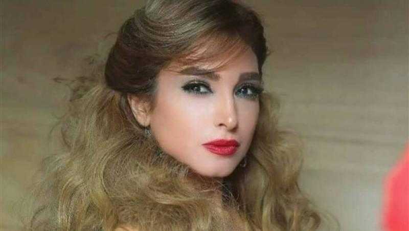 روجينا تشعل الأجواء بقفطان ذهبي رمضاني