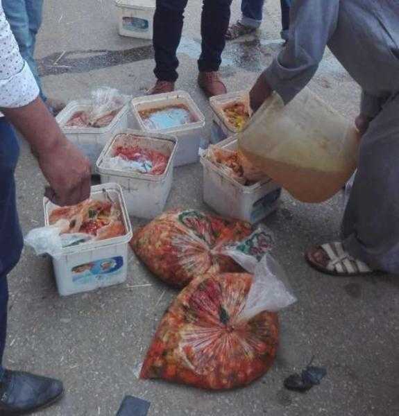 ضبط طن مواد غذائية مجهولة المصدر في مخزن كفرالشيخ