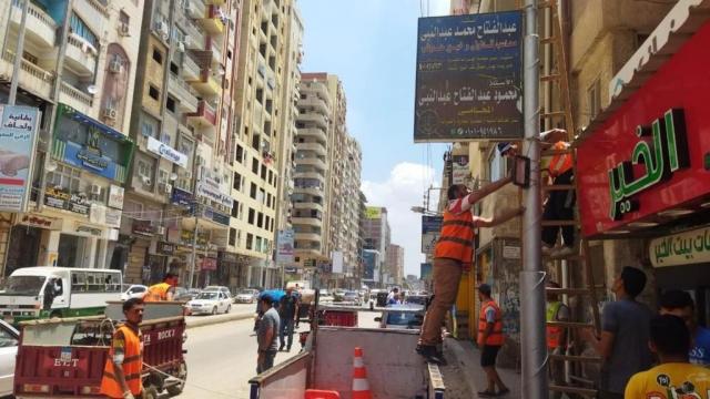 السكرتير العام المساعد لمحافظ كفر الشيخ تتابع أعمال إزالة الإعلانات العشوائية |صور