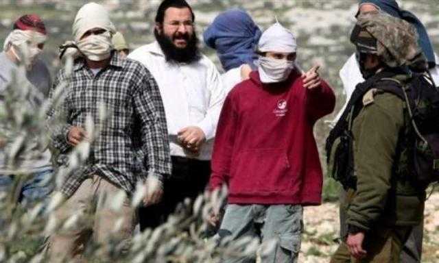 مُستوطنون يُهاجمون الفلسطينيين على الطريق الرئيسى الواصل بين نابلس وجنين