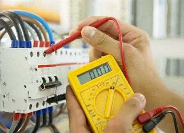 بعد استغاثته.. مرفق الكهرباء يتدخل لحل شكوى مستهلك يتضرر من تذبذب التيار