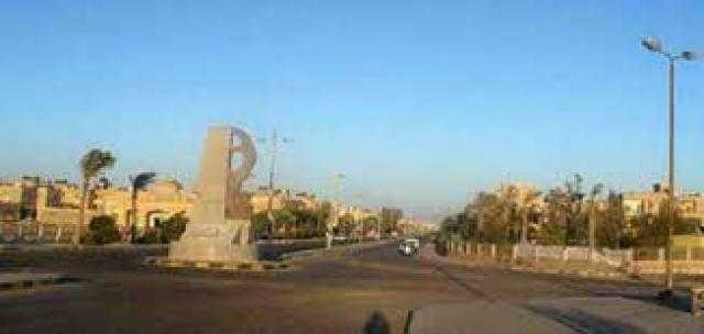 استمرار أعمال تطوير ورفع كفاءة الطرق بمدينة رأس غارب
