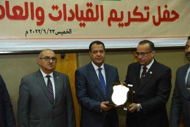 جامعة أسيوط تنظم حفلا لتكريم القيادات والعاملين المثاليين