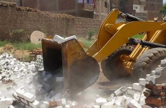 إزالات فورية لحالات تعدٍ على الأراضي الزراعية بمركزي البداري وأسيوط