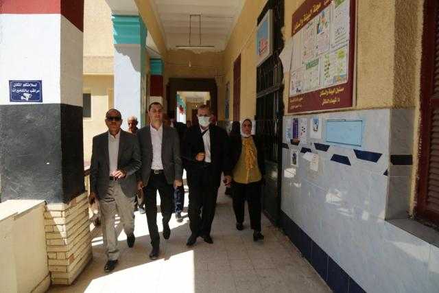 محافظ كفر الشيخ يتفقد عددا من لجان امتحانات الثانوية العامة