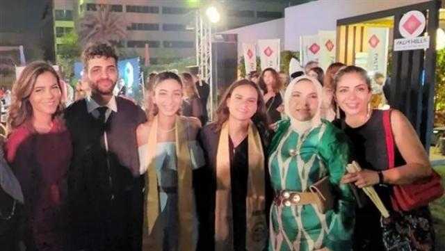 منى زكي وسالي فؤاد تحتفلان بتخرج ابنيهما من المدرسة.. صور