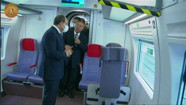 الرئيس السيسي يشاهد فيلما تسجيليا عن «سكك حديد مصر»