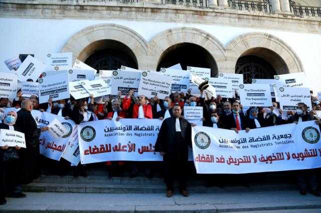 تعليق إضراب القضاة المستمر منذ شهر في تونس