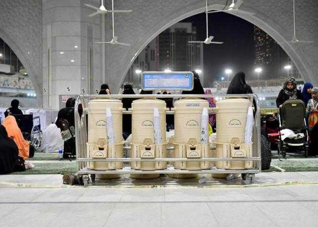 شؤون الحرمين تستحدث «روبوتات» لتوزيع ماء زمزم على قاصدي المسجد الحرام