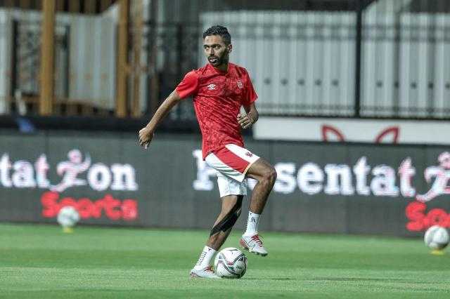 طبيب الأهلي: آلام الركبة وراء غياب الشحات عن قائمة مباراة الجونة