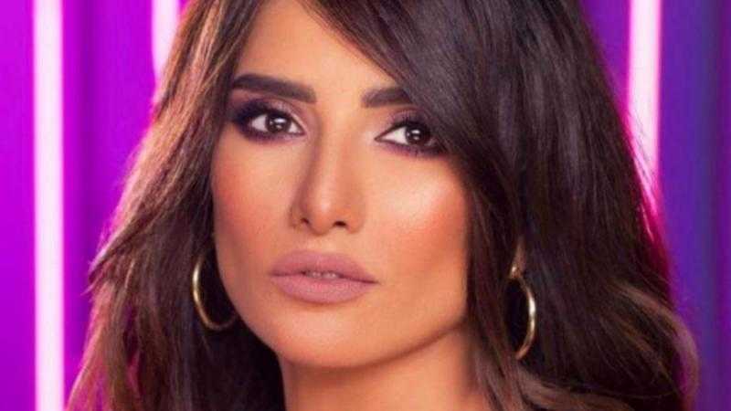 زينة تشارك متابعيها صورا جديدة من أحدث جلسة تصوير لها