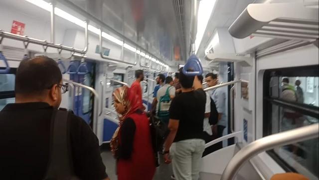 التشغيل التجريبي الأول للقطار الكهربائي الخفيف LRT