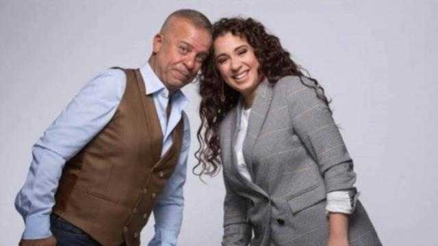 بعد شائعات وجود أزمة بينهما.. أسما شريف منير لوالدها: ”حبيبي وصاحبي”.. والأخير يرد