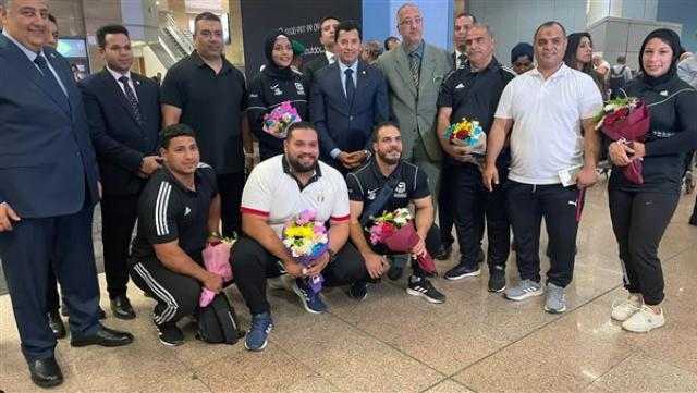 وزير الرياضة يستقبل الفوج الأخير من بعثة مصر المشاركة بألعاب البحر المتوسط