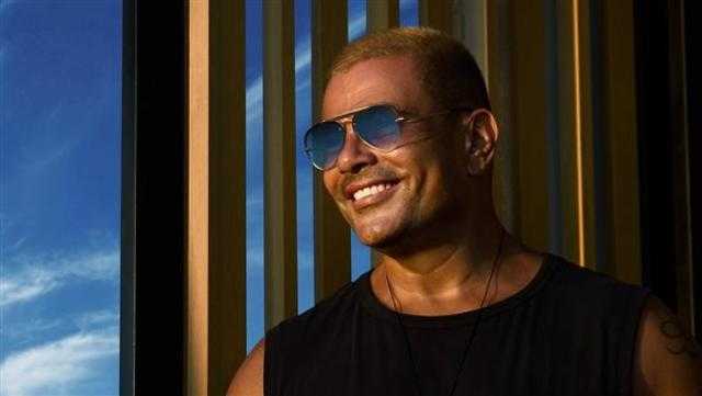 عمرو دياب يتصدر تريند تويتر بعد ساعة من «البرومو الثلاثي»