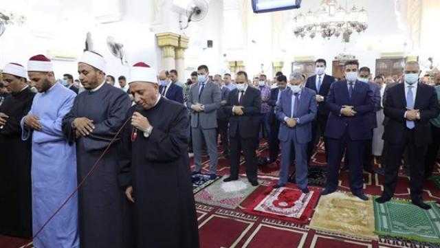 محافظ المنيا يؤدي صلاة عيد الأضحى بمسجد الفولي.. صور