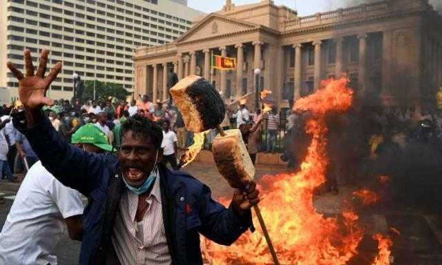 إصابة 32 شخصا فى اشتباكات مع المتظاهرين فى سريلانكا