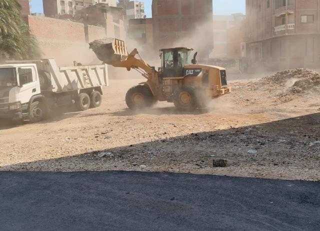 رفع 180 طن قمامة وأتربة من الشوارع والميادين والطرق الرئيسية بالمنصورة
