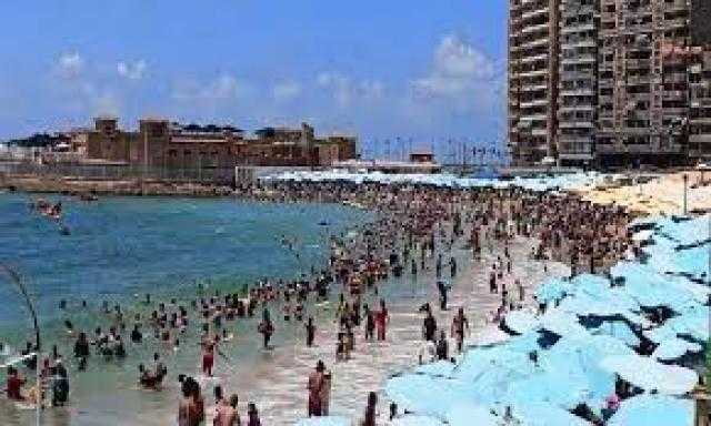 بسبب حالات الغرق.. منع نزول المصطافين بشواطئ العجمي