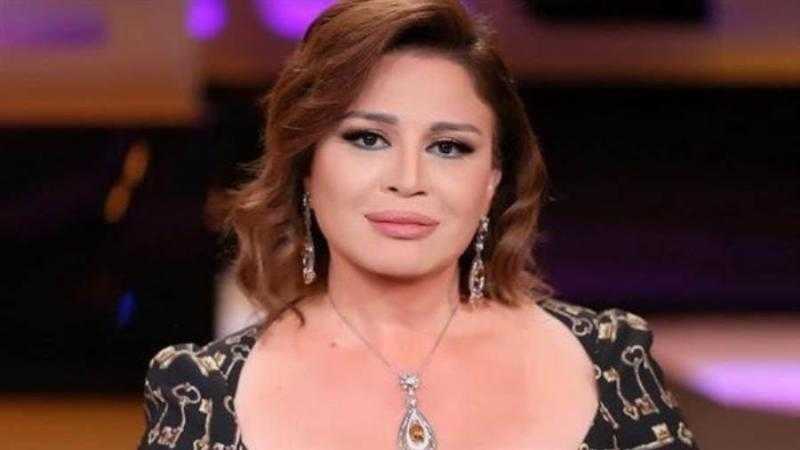 إلهام شاهين تخطف الأنظار في شوارع تتارستان الروسية