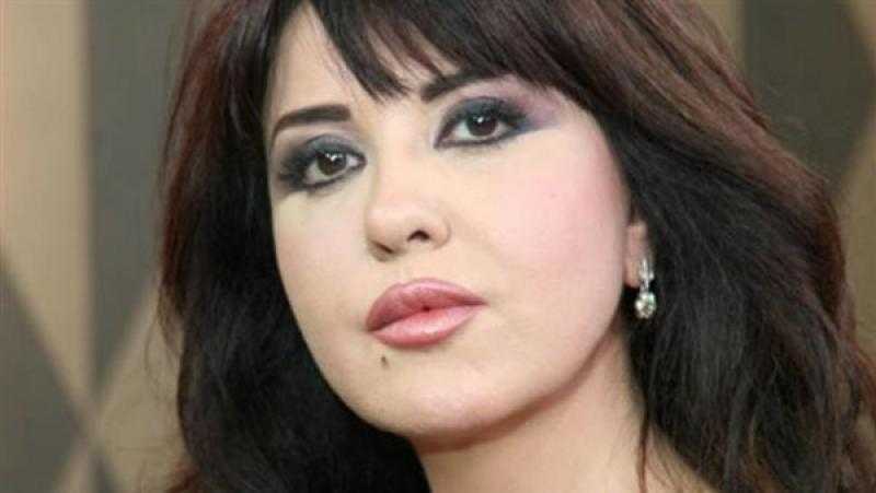 مادلين طبر تثير الجدل بفستان مثير