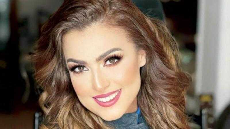 سيمون تتألق بالأسود في أحدث إطلالة لها