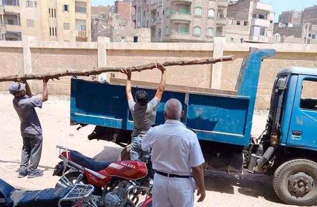 حملة لرفع الإشغالات من طريق كورنيش البحر في الإسكندرية
